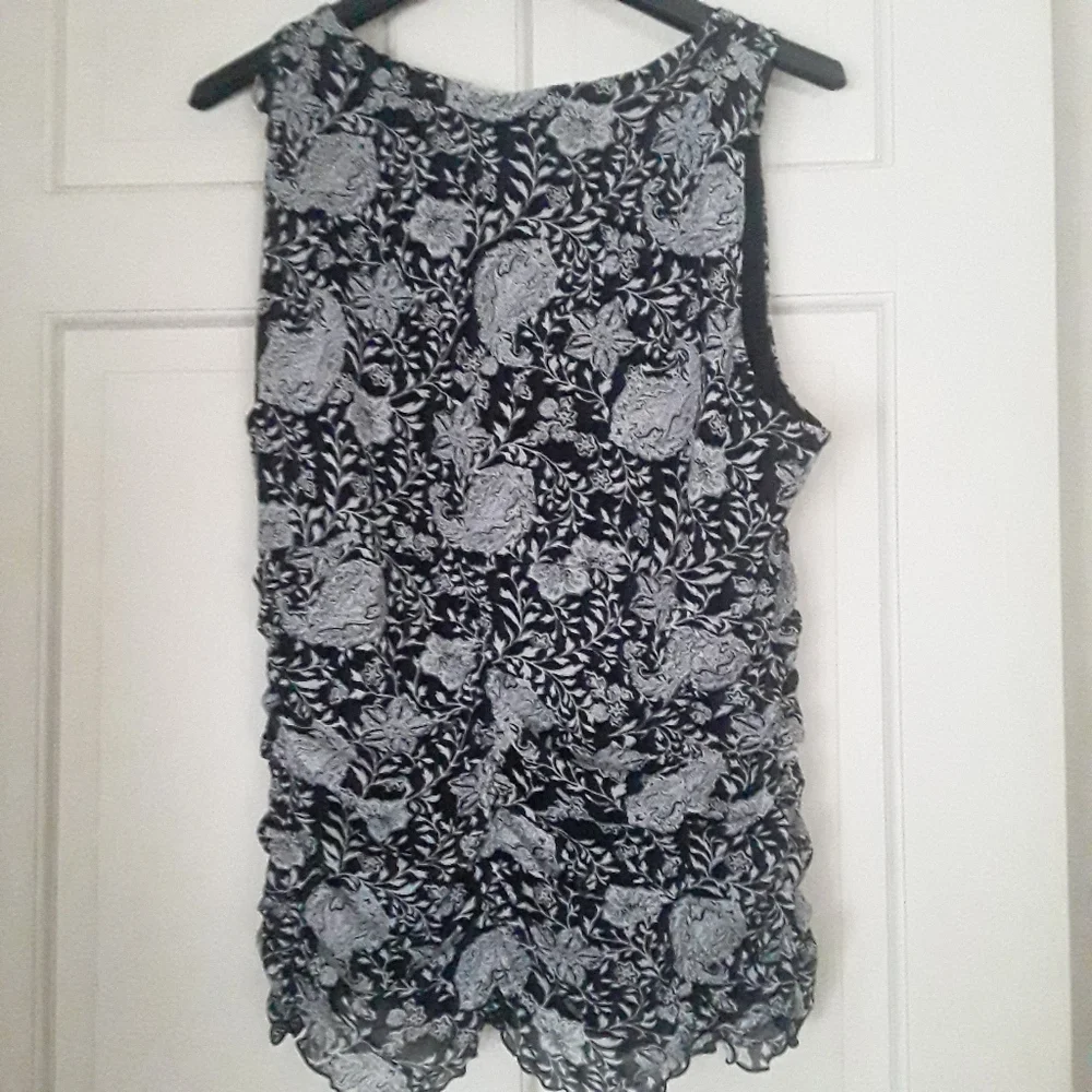 Apt 9 black and white Sexy Sleevelees top XL - Picture 2 of 3